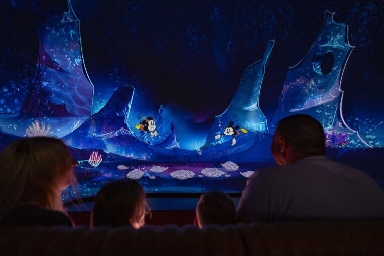 Mickey & Minnie's Runaway Railway