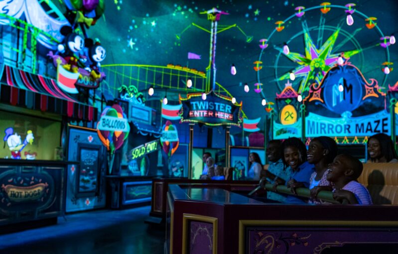 Mickey & Minnie's Runaway Railway Carnival