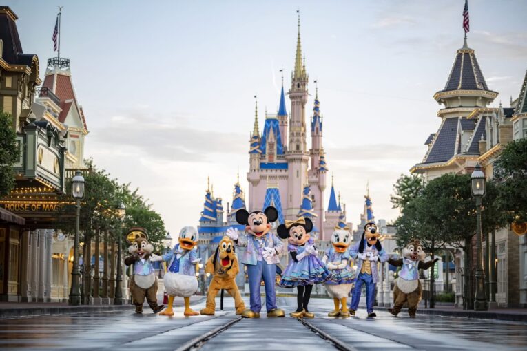 50. Jahre Jubiläum Walt Disney World, Cinderella-Schloss und Mickey und Co.