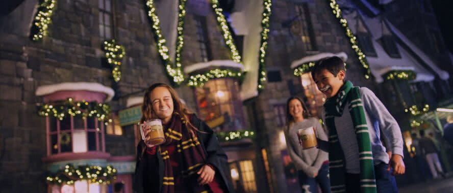 Weihnachten im Harry-Potter-Bereich in den Universal Studios Florida und Universal's Islands of Adventure