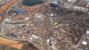 September 2022: Die ersten Portale und auch die riesigen Wasserbecken im Hub erscheinen. Zudem lernen wir mehr über die neuen Hotels und die HttyD- & Monster-Bereiche.