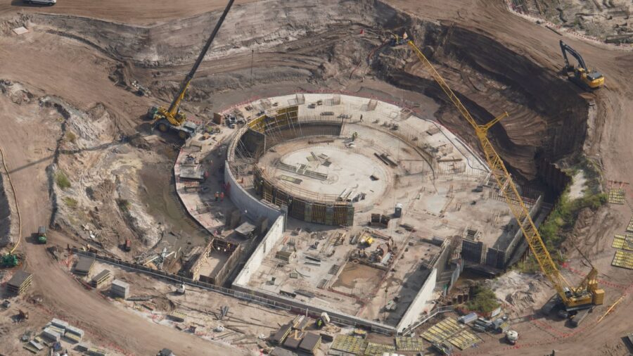 Diese Luftaufnahme zeigt die Wasser-Attraktion im Epic Universe im 