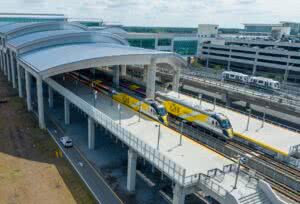 Brighline Zug nach Orlando: Station beim Flughafen
