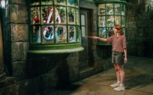 Neue Generation interaktiver Zauberstäbe für alle drei Wizarding Worlds of Harry Potter in Orlando