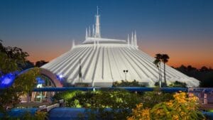 Space Mountain im Magic Kingdom - ist es die beste Achterbahn in Orlando?