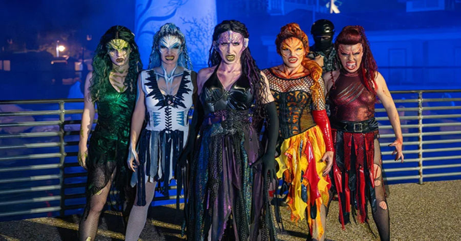Eine Grupe gruseliger Sirenen zu Halloween