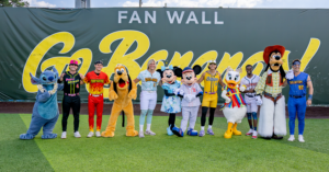 Orlando Parks News vom 16. bis 22. Oktober 2026: Mako fährt wieder, Universal feiert Weihnachten und Disney plant für 2027